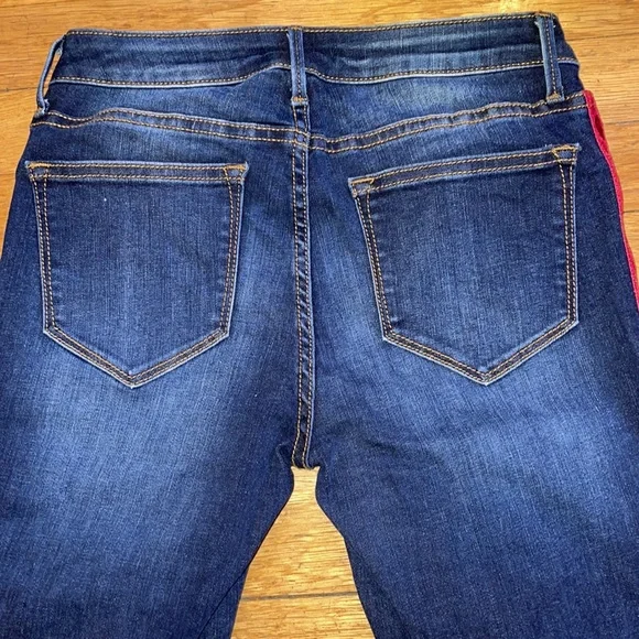 AQUA ( from Bloomingdale’s) SKINNY JEANS 25 RED VELVET SIDE STRIPE DOWN LEGS - Picture 5 of 7